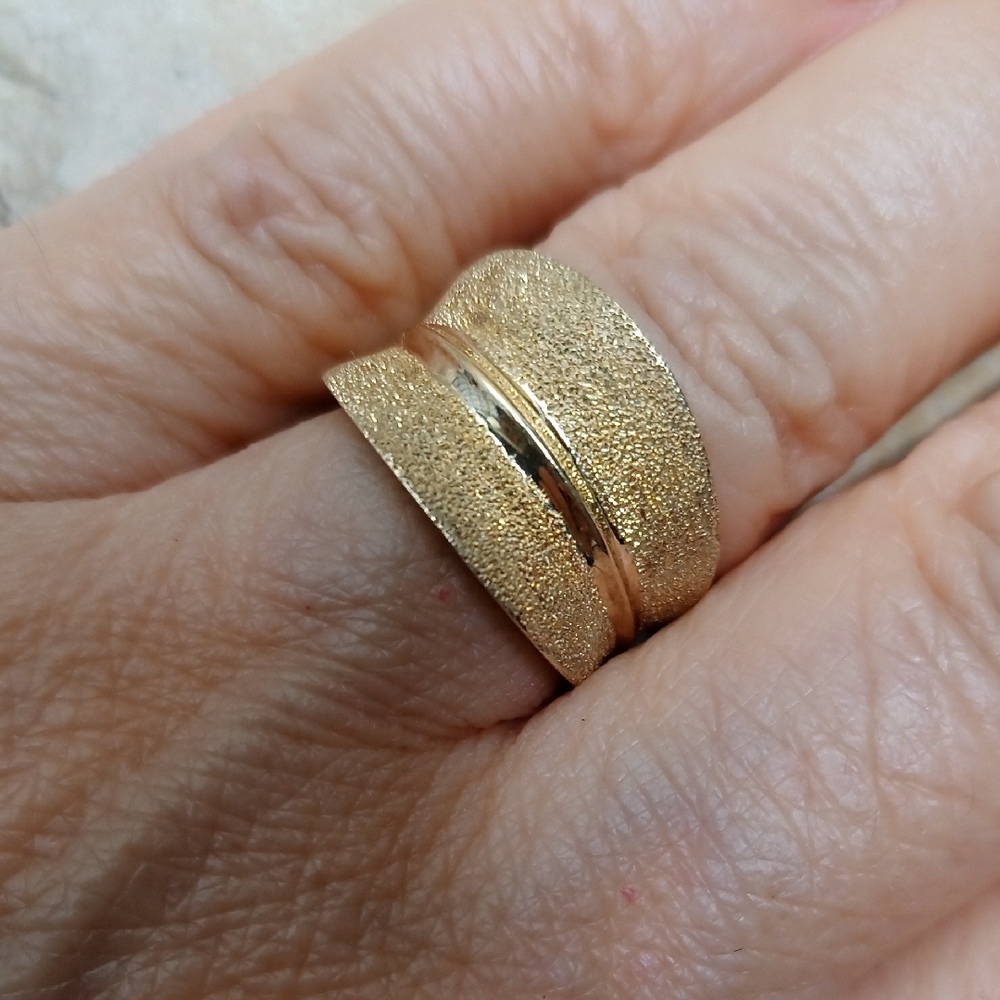 Vintage 10K Gold Textured Ring